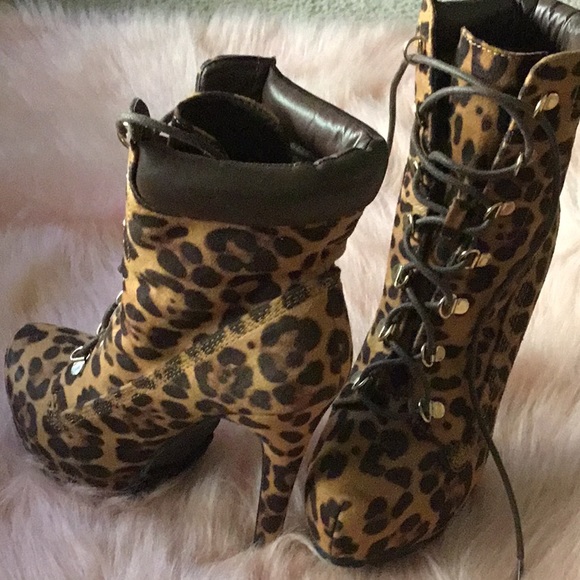 Leopard style print lace up boot heels. - Picture 2 of 3
